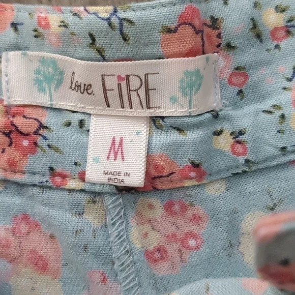 NWT Love Fire Floral Flowy Shorts Sz Med - Picture 3 of 5